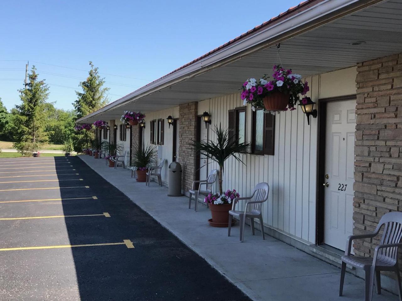 Country Inn Listowel Exterior photo