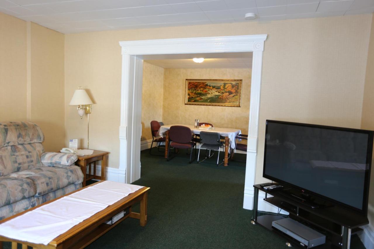 Country Inn Listowel Exterior photo